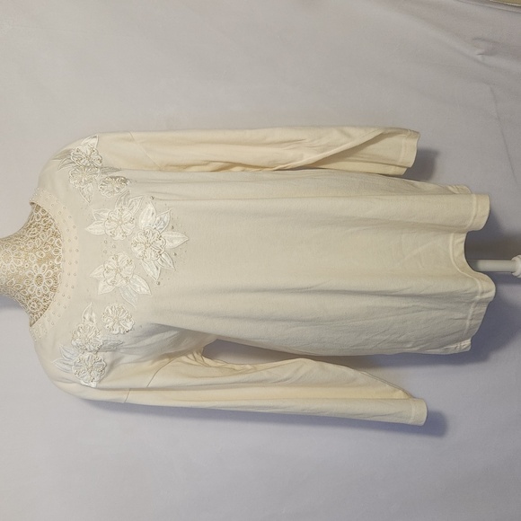 B & B Sweater Mills Women's Cream Round Neck Floral Pearl Embordered Tunic - Picture 1 of 12